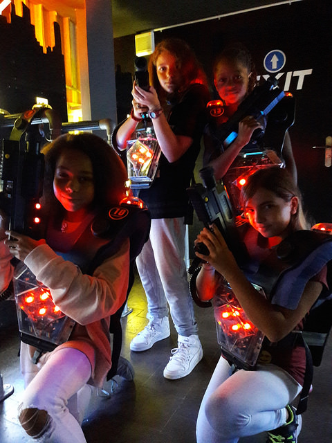 Les filles adorent le Lasergame