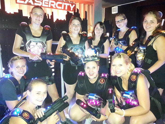 un enterrement de vie de jeune fille au Lasercity à Bienne